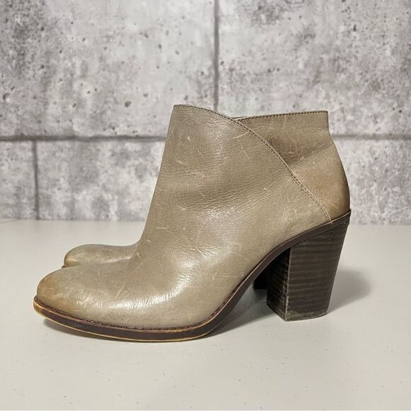 𝅺lucky Brand Eesa Distressed Leather Ankle Bootie Heels - Picture 2 of 13